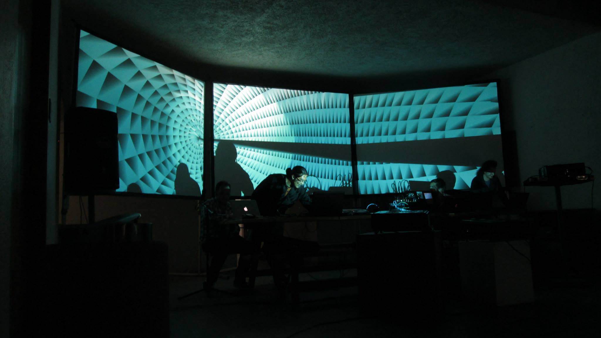 Rorschach_3.2 – Piezas audioreactivas enredadas